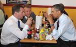 Obama - Medvedev eating Burgers
